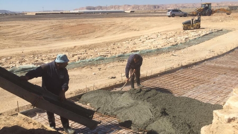 התחלת יציקה מעביר פארן 24.2.16. צילום:גל שני