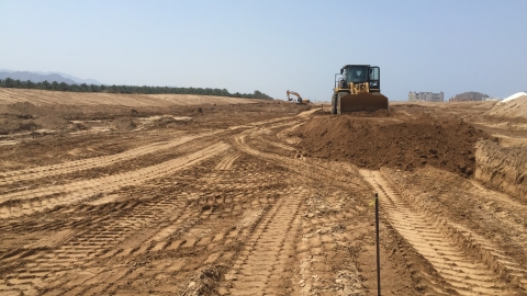 הגבהת סוללות בריכות המלח 23.7.17. צילום:בועז רונן