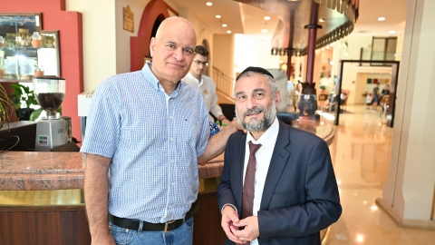 חה"כ מר משה אבוטבול, מר מאיר צור